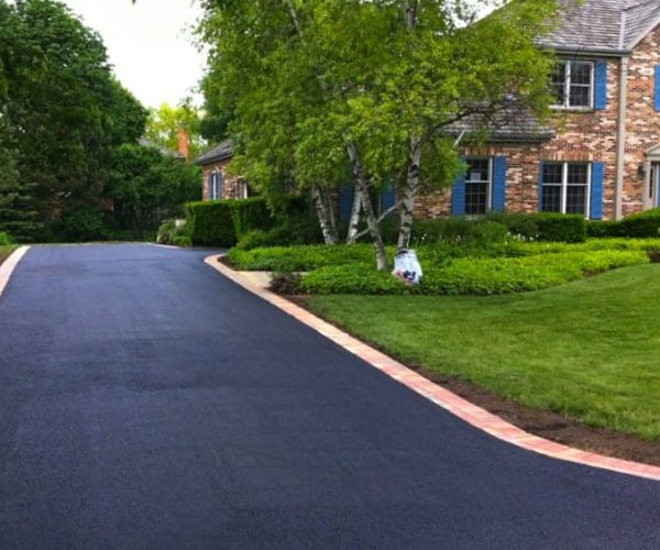 asphalt-driveway asphalt-driveway