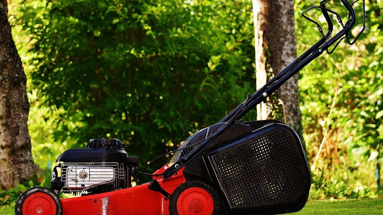 lawn-mower-1593900_1280 lawn-mower-1593900_1280